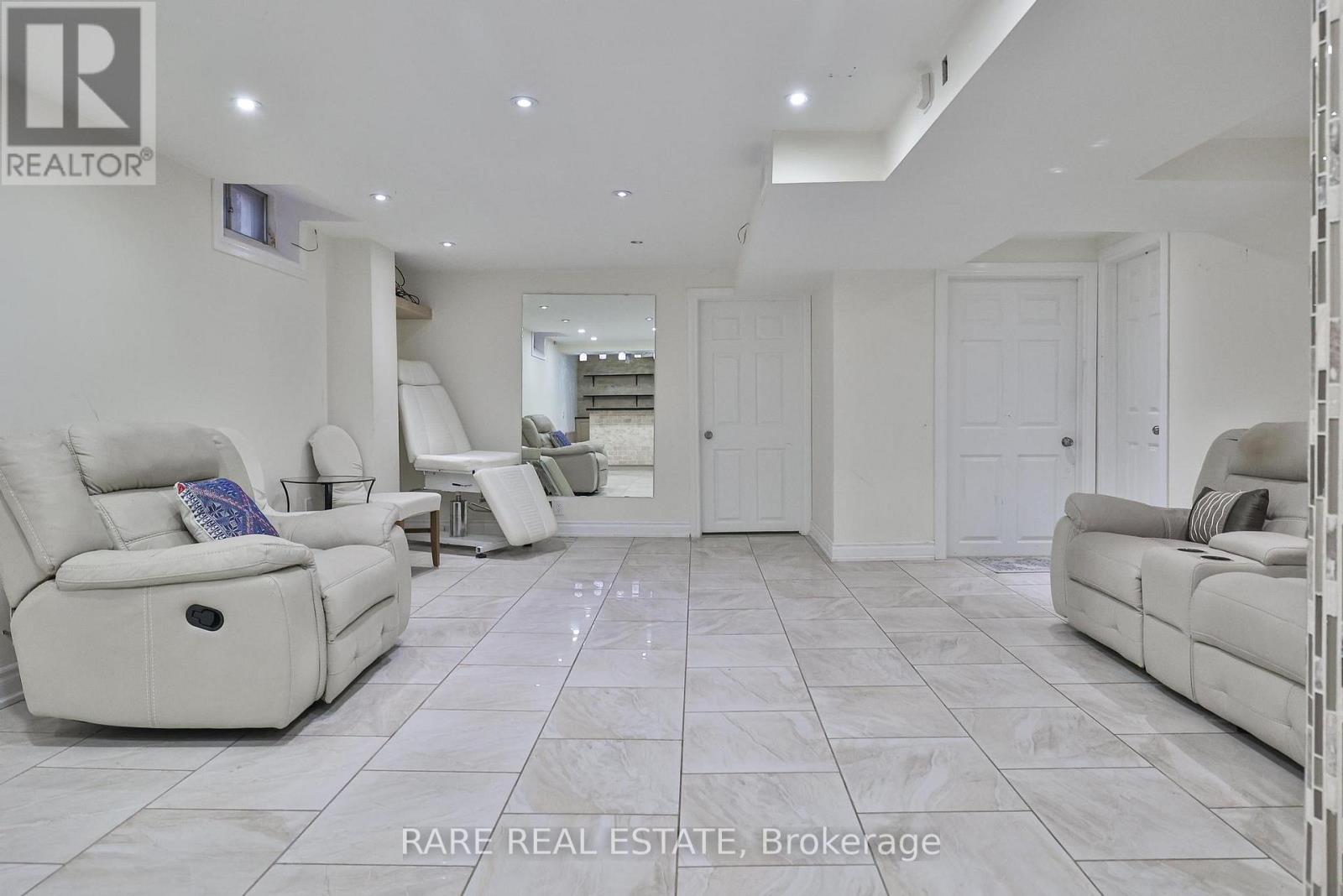 Photo 38 of 3576 Cherrington Crescent, Mississauga ON