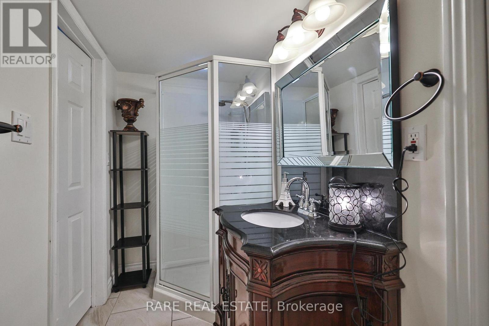 Photo 44 of 3576 Cherrington Crescent, Mississauga ON