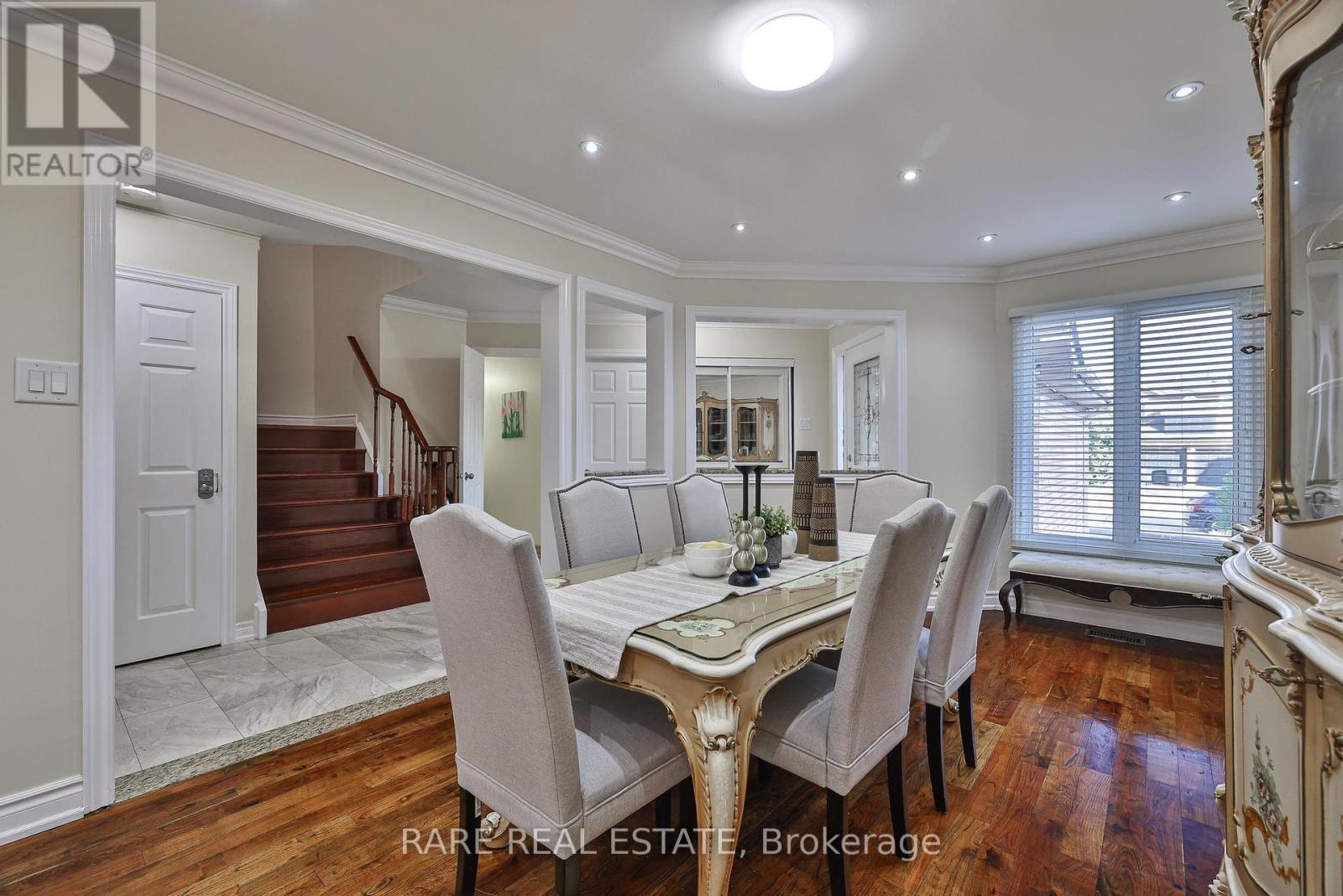 Photo 5 of 3576 Cherrington Crescent, Mississauga ON
