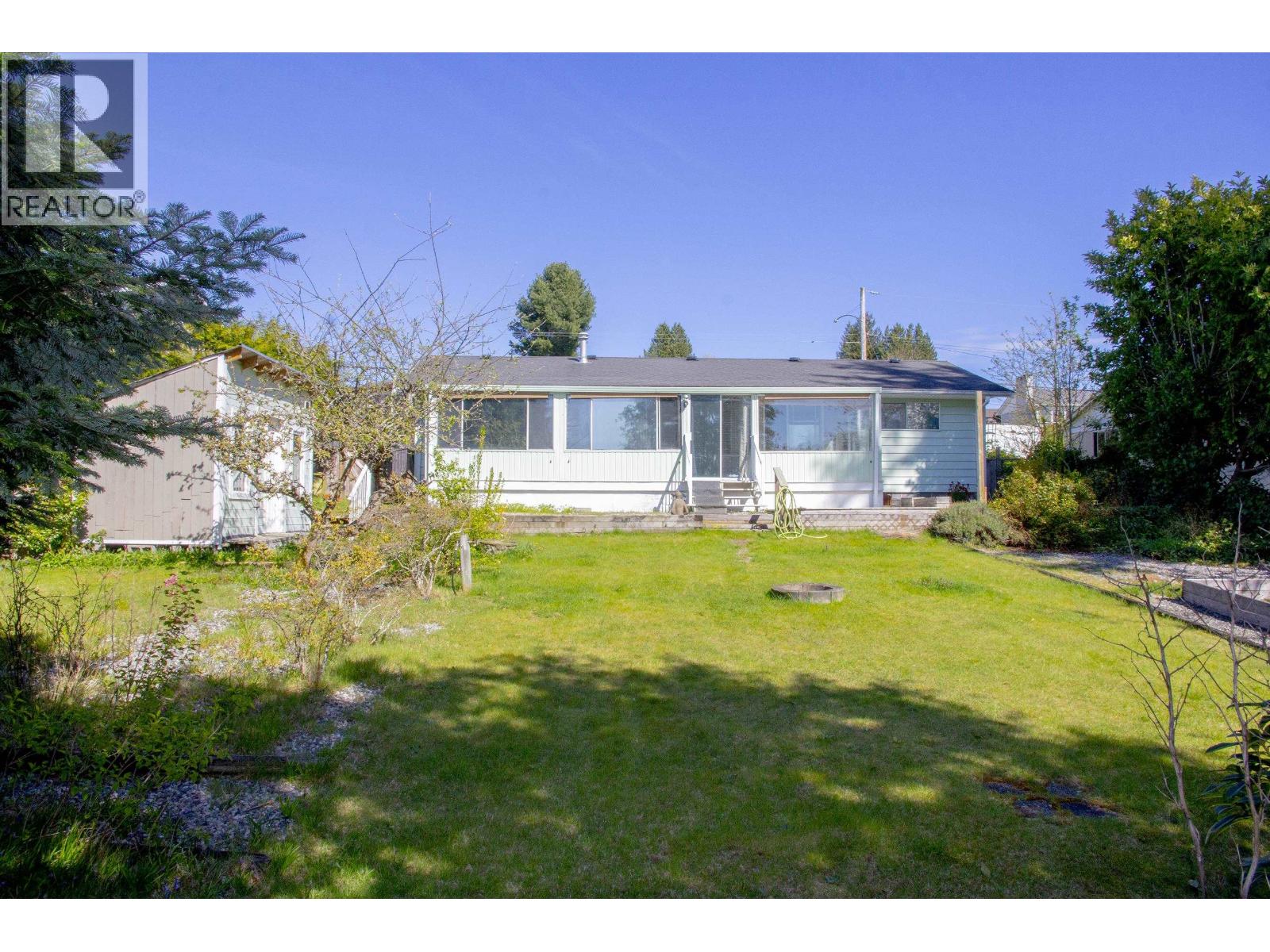 4781 LAUREL AVENUE, Sechelt