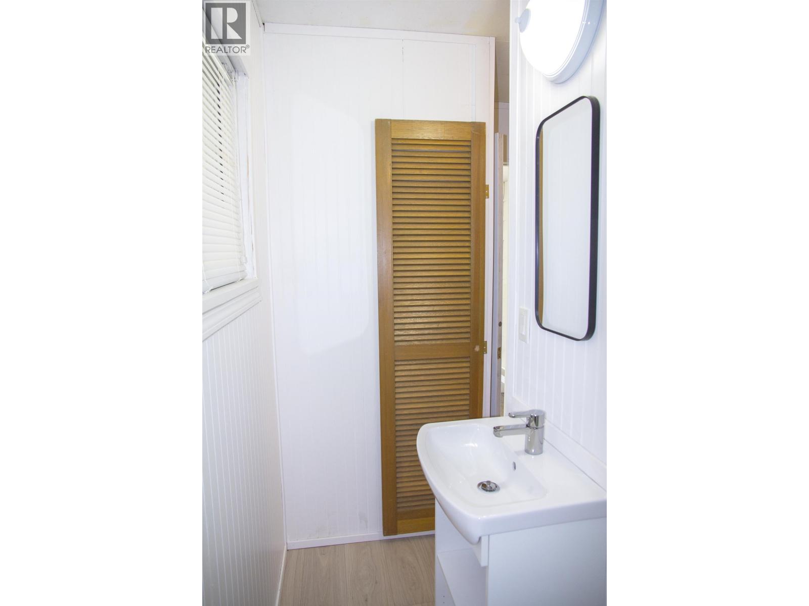 4781 LAUREL AVENUE, Sechelt