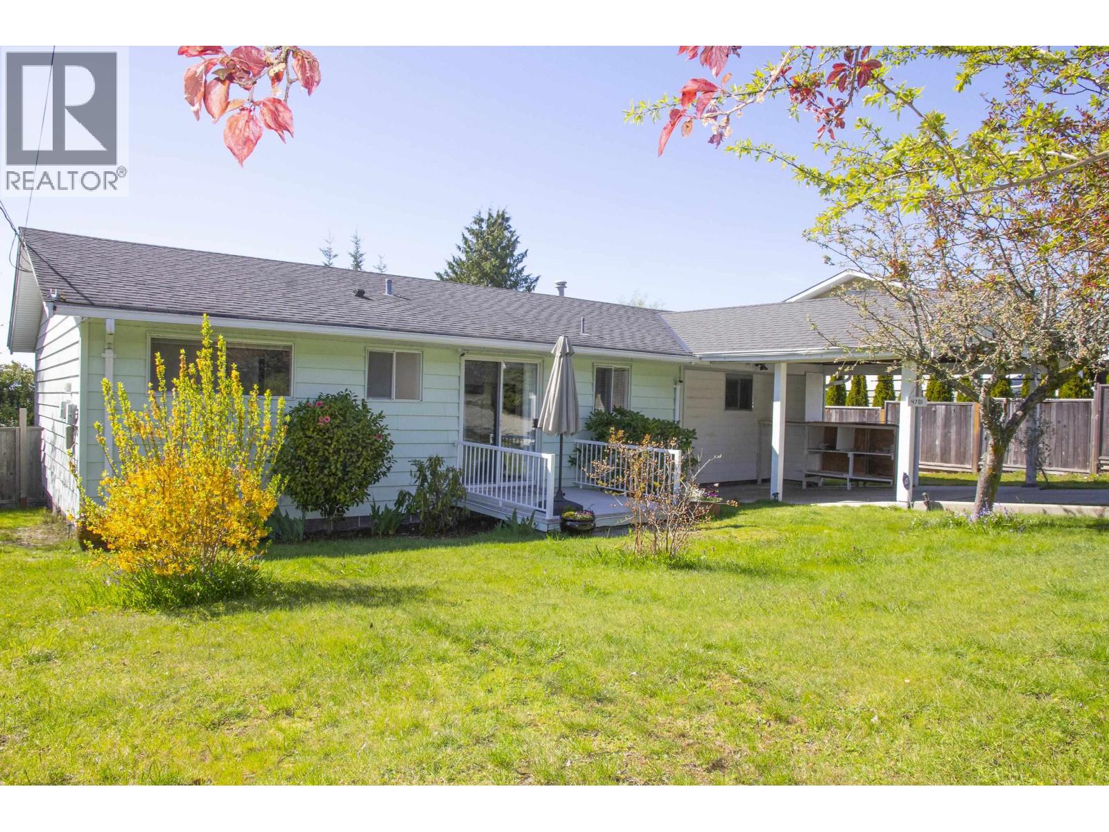 4781 LAUREL AVENUE, Sechelt