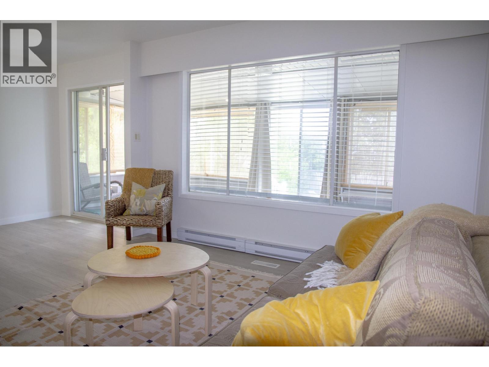 4781 LAUREL AVENUE, Sechelt
