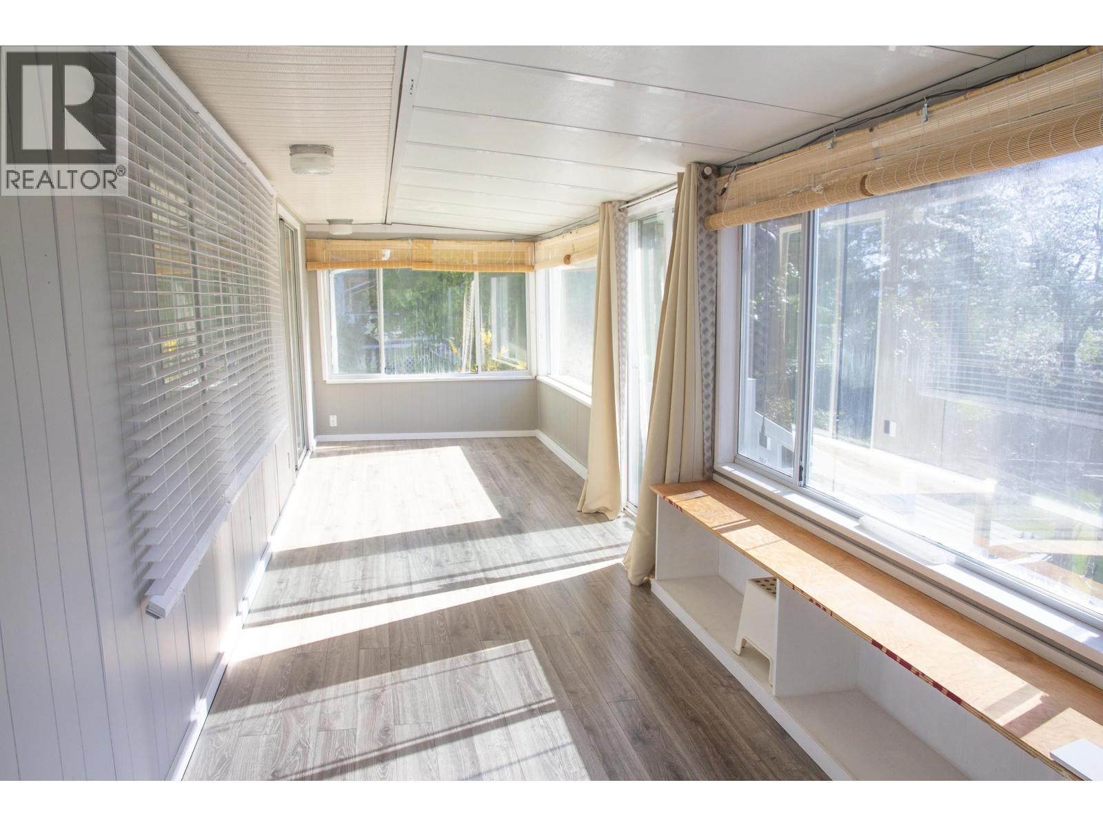 4781 LAUREL AVENUE, Sechelt