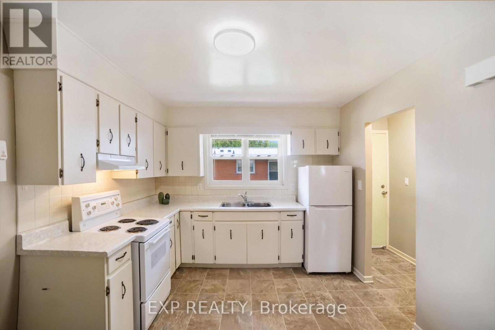 Photo 5 of 2 3314 Menno Street, Lincoln ON