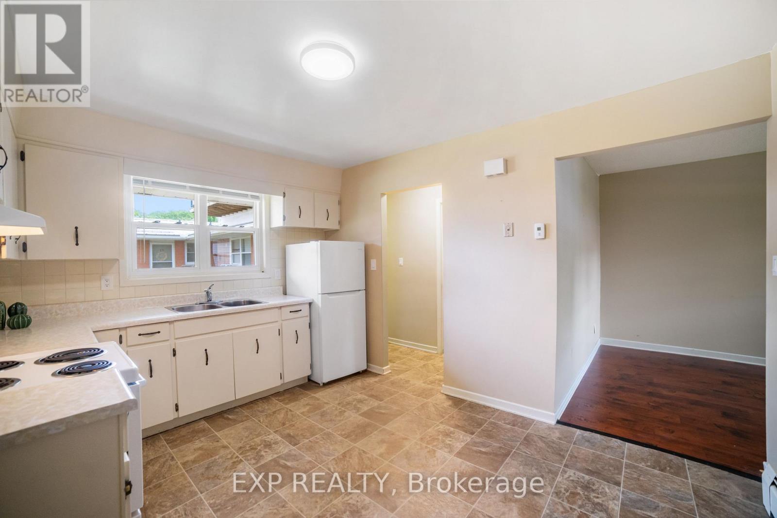 Photo 6 of 2 3314 Menno Street, Lincoln ON