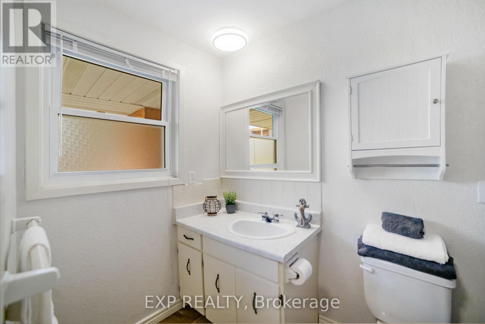 Photo 7 of 2 3314 Menno Street, Lincoln ON