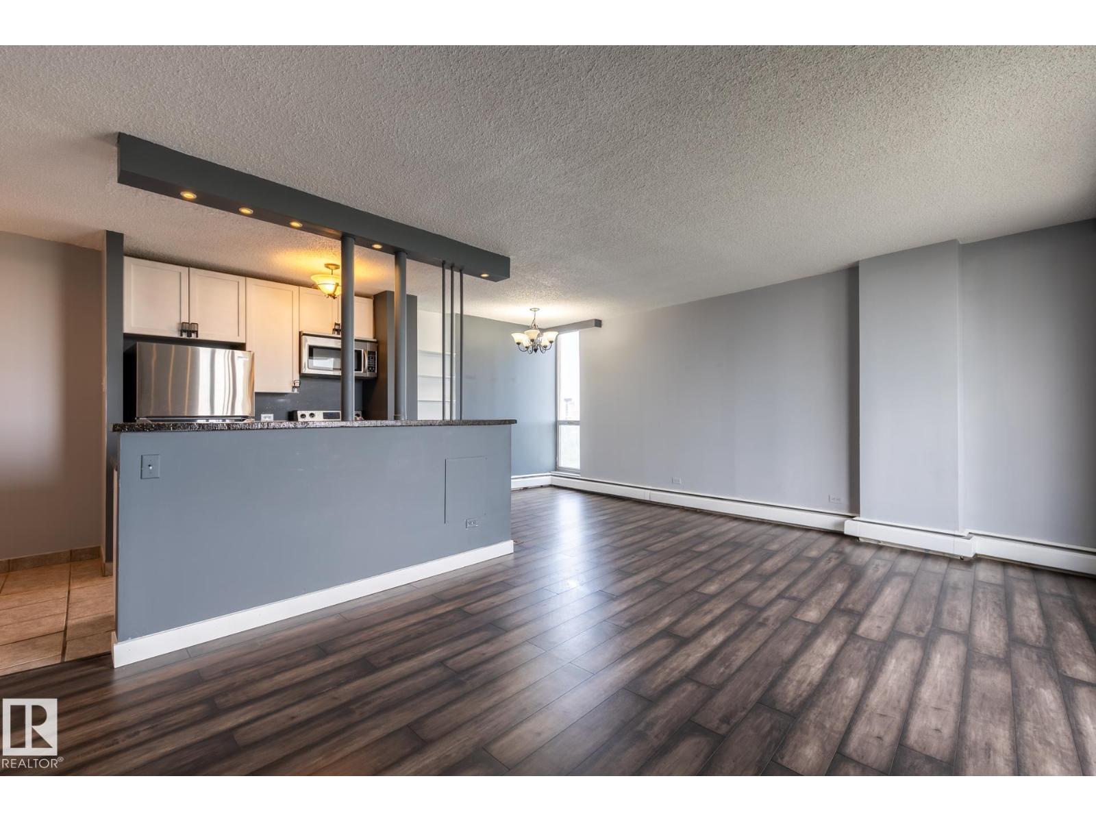 Photo 8 of 911 10883 Saskatchewan Dr Nw, Edmonton AB