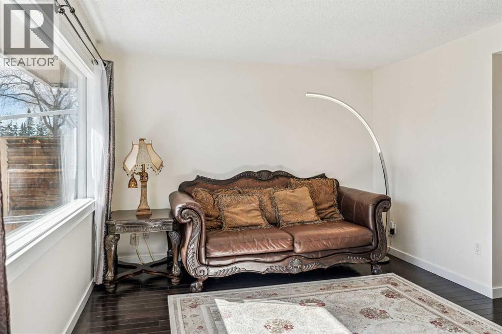 Photo 7 of 4224 Worcester Drive Sw, Calgary AB