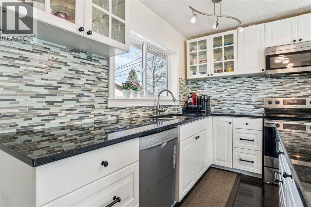 Photo 11 of 4224 Worcester Drive Sw, Calgary AB