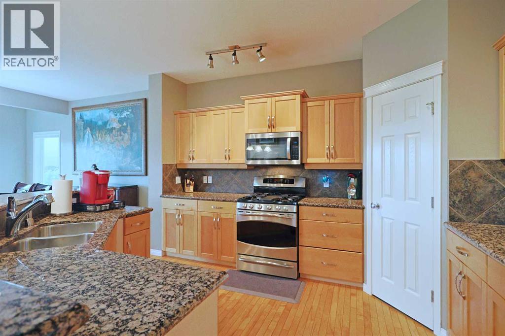 Photo 17 of 242 Royal Birkdale Crescent Nw, Calgary AB