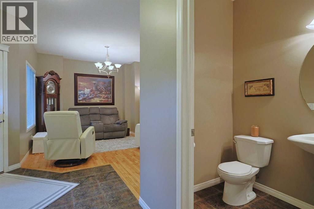 Photo 22 of 242 Royal Birkdale Crescent Nw, Calgary AB