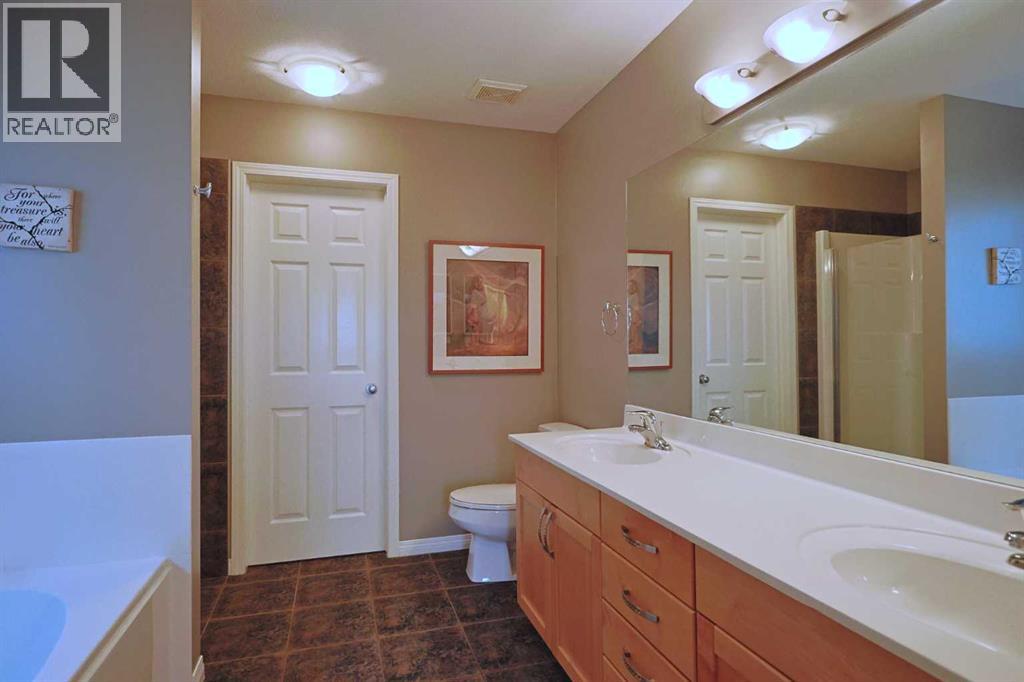 Photo 27 of 242 Royal Birkdale Crescent Nw, Calgary AB