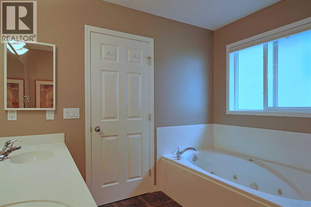 Photo 28 of 242 Royal Birkdale Crescent Nw, Calgary AB