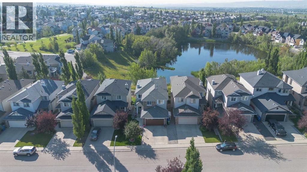 Photo 3 of 242 Royal Birkdale Crescent Nw, Calgary AB