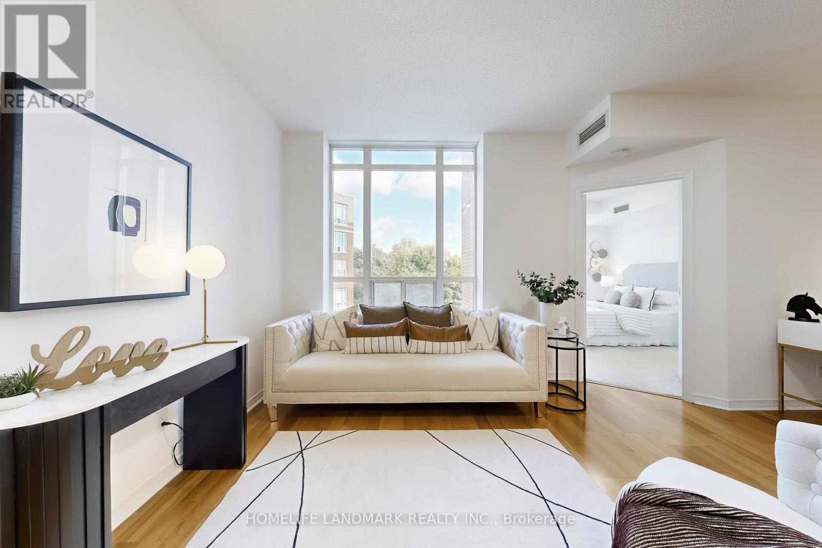 Photo 2 of 404 451 Rosewell Avenue, Toronto ON