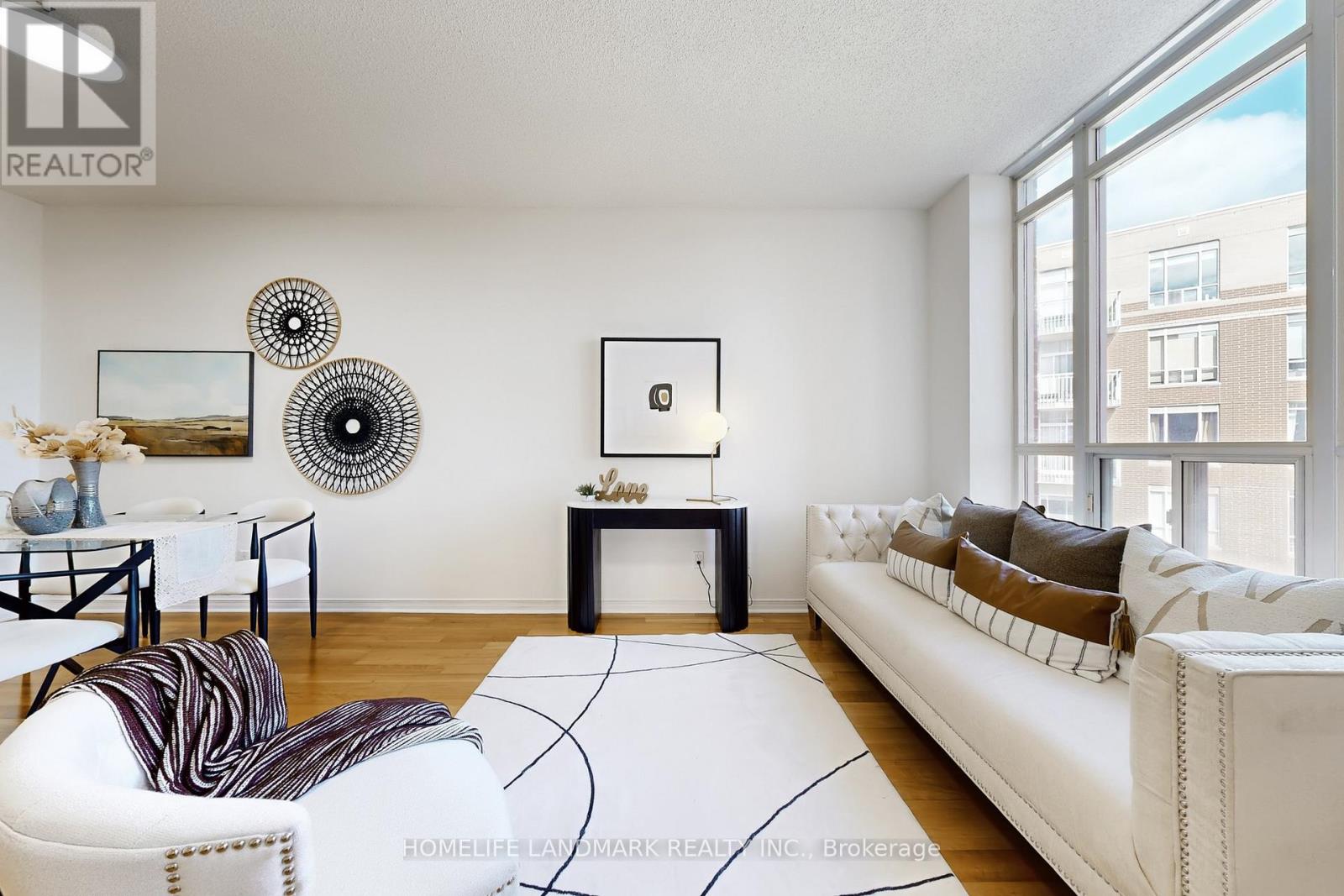 Photo 3 of 404 451 Rosewell Avenue, Toronto ON