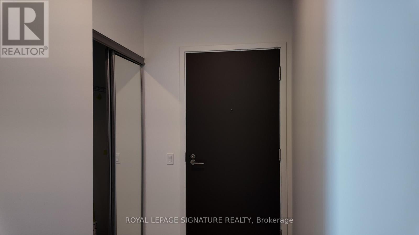 Photo 3 of 2201 39 Mary Street, Barrie ON