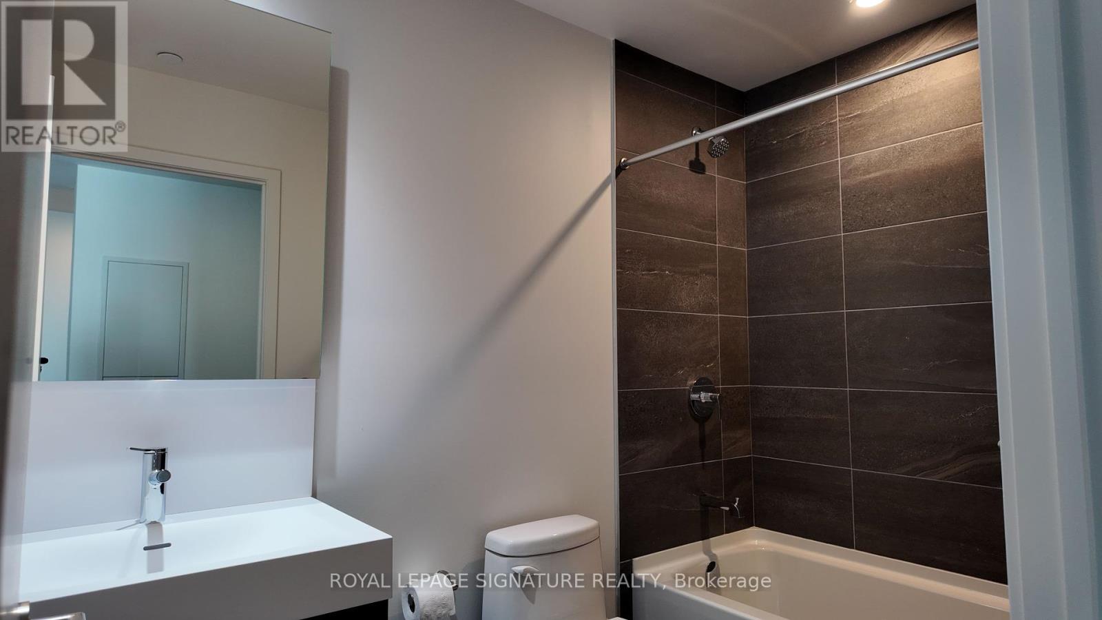 Photo 11 of 2201 39 Mary Street, Barrie ON