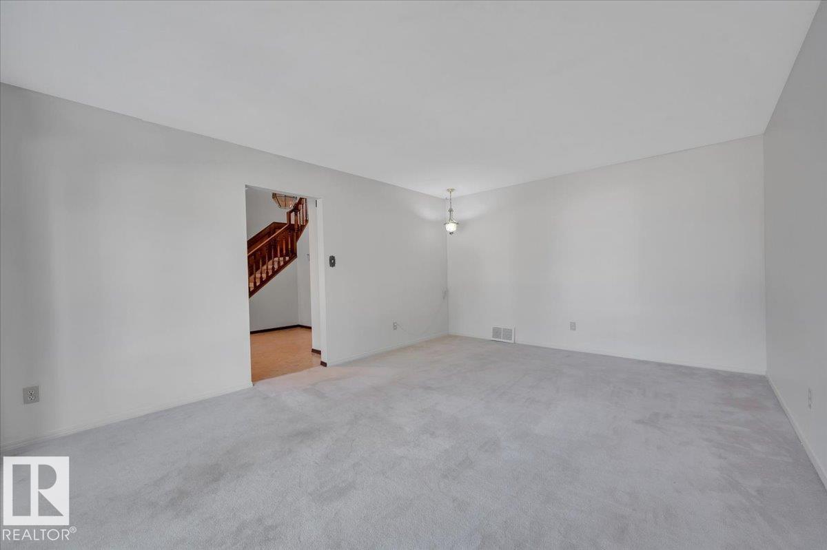 Photo 10 of 823 Richards Cr Nw, Edmonton AB