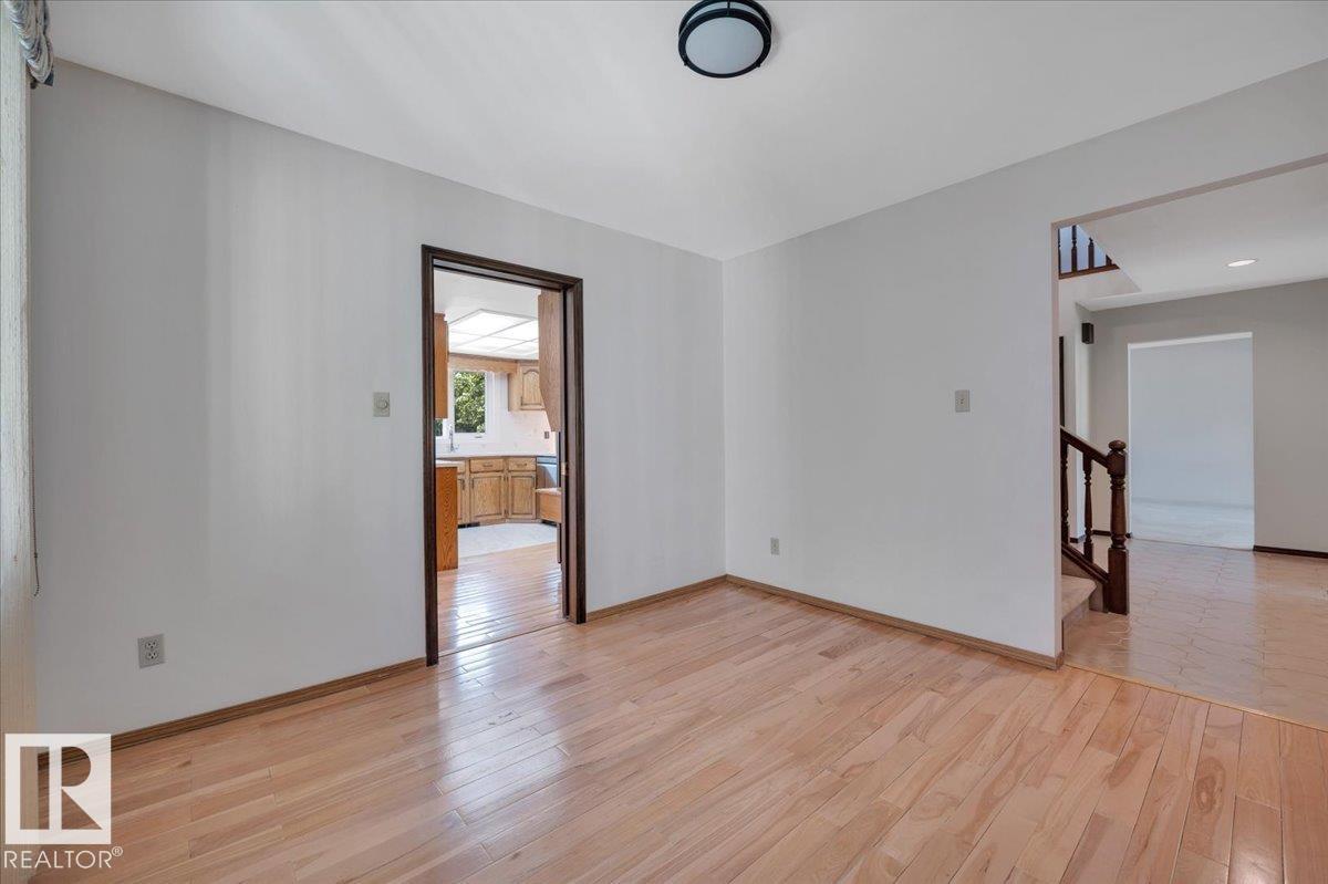 Photo 12 of 823 Richards Cr Nw, Edmonton AB