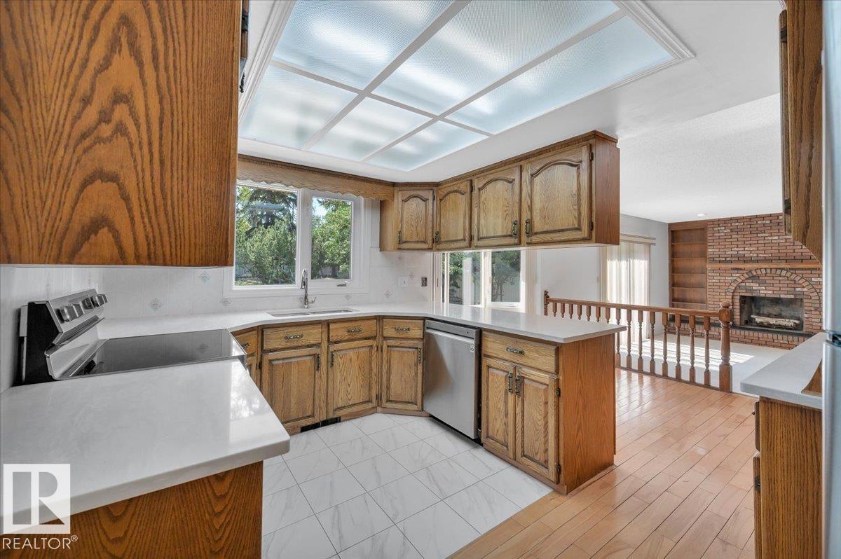 Photo 13 of 823 Richards Cr Nw, Edmonton AB