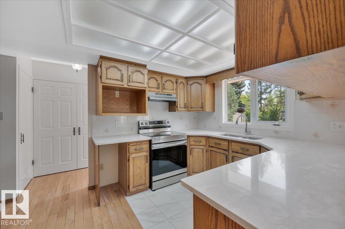 Photo 14 of 823 Richards Cr Nw, Edmonton AB