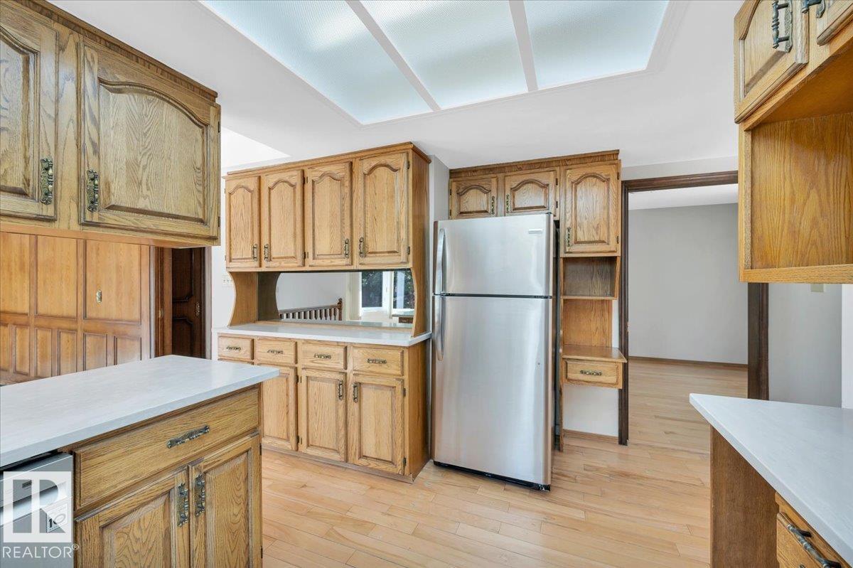 Photo 16 of 823 Richards Cr Nw, Edmonton AB