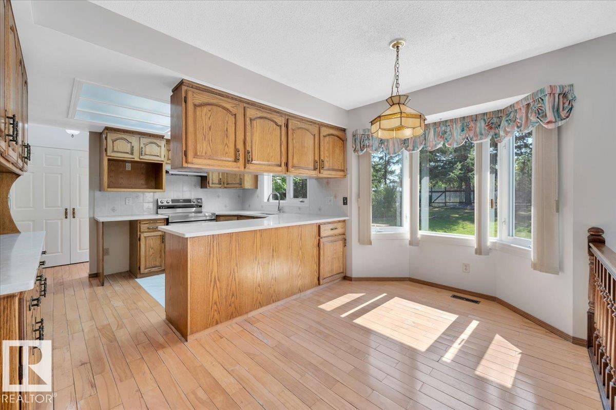 Photo 17 of 823 Richards Cr Nw, Edmonton AB