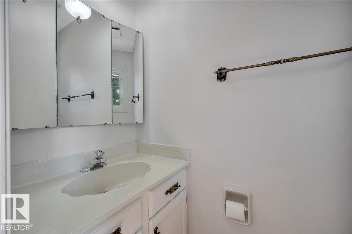 Photo 23 of 823 Richards Cr Nw, Edmonton AB