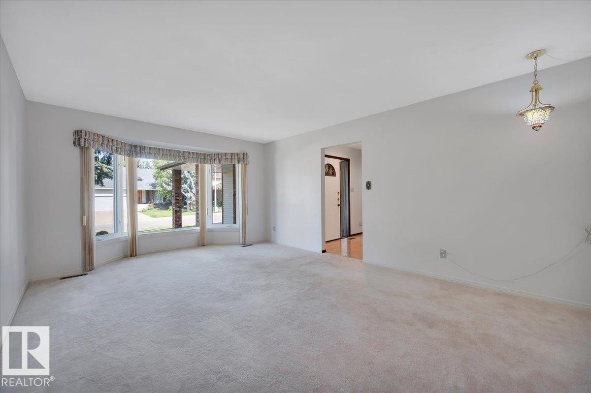 Photo 9 of 823 Richards Cr Nw, Edmonton AB