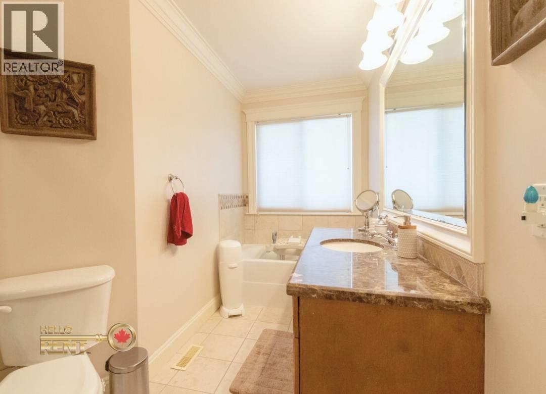 Photo 18 of 3440 Wellington Crescent, North Vancouver BC