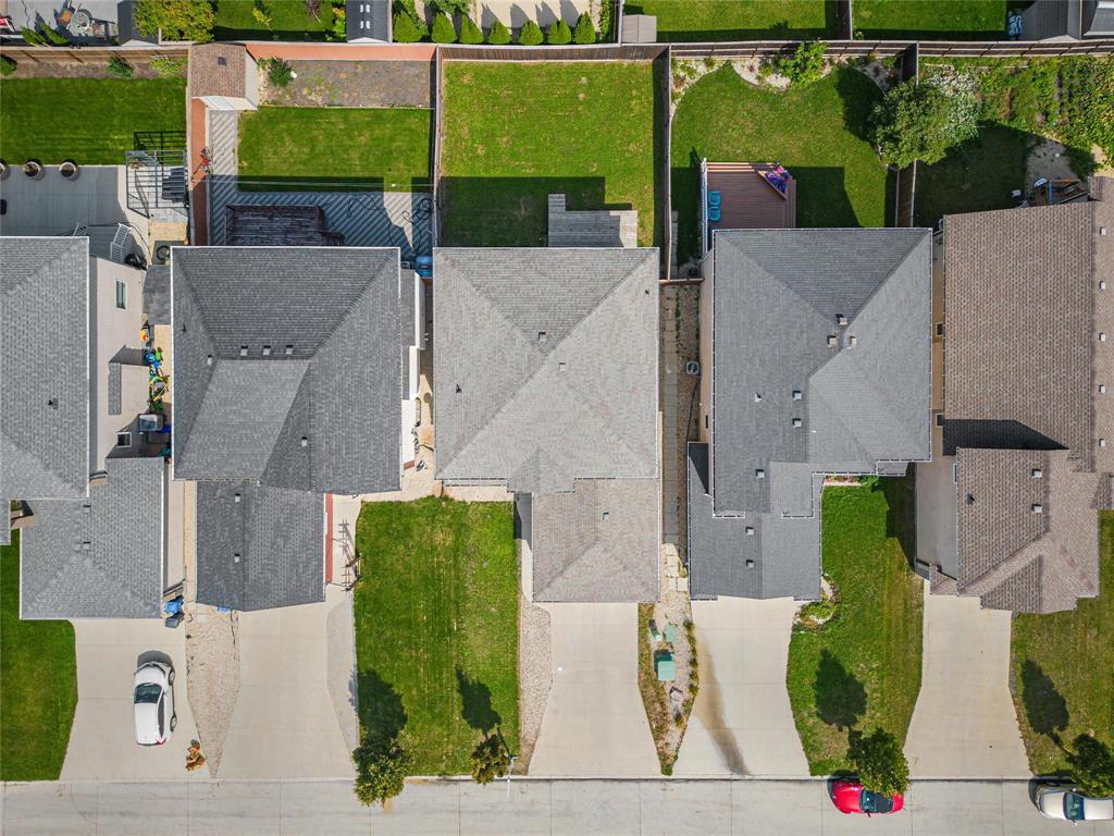 Photo 3 of 95 Innsbruck Way, Winnipeg MB