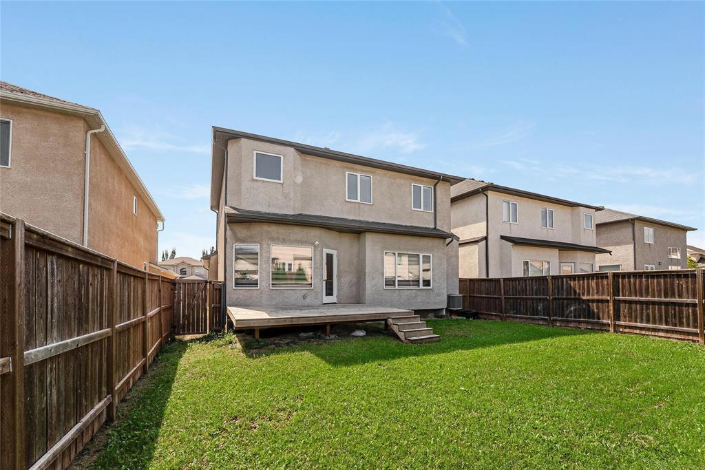 Photo 10 of 95 Innsbruck Way, Winnipeg MB