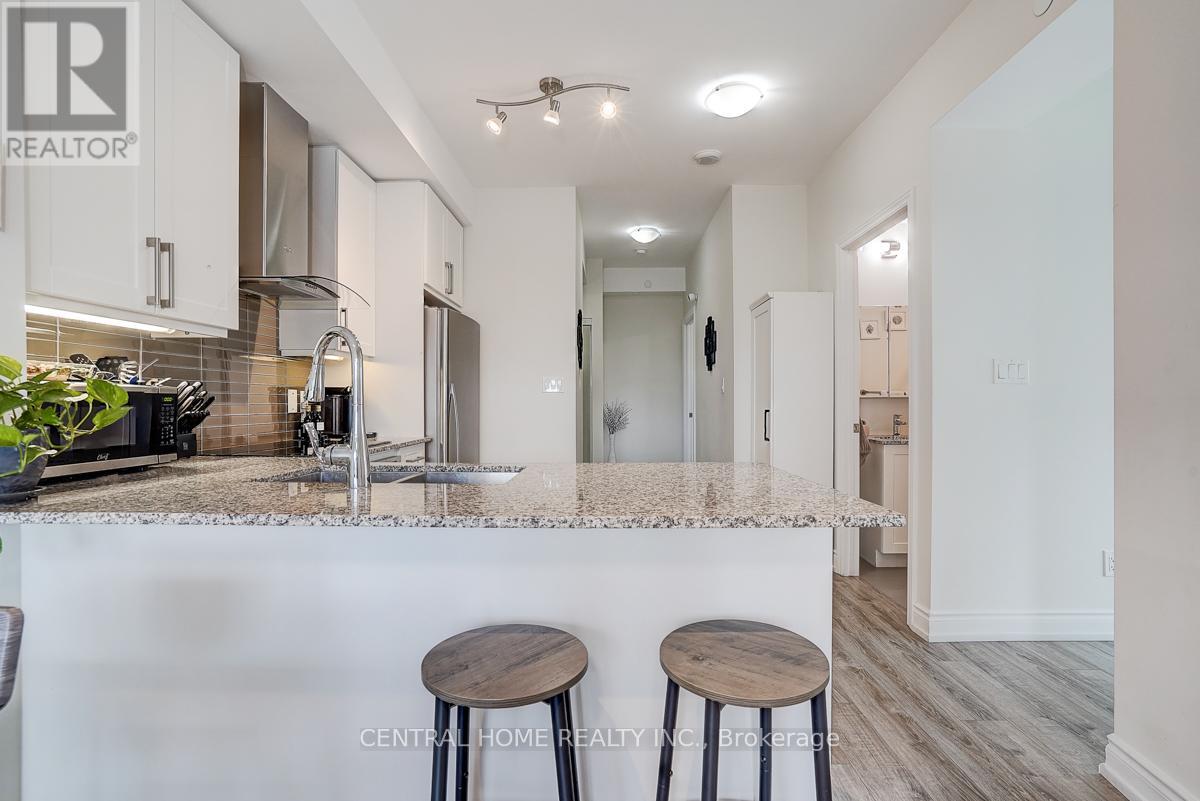 Photo 12 of 911 A 9608 Yonge Street, Richmond Hill ON
