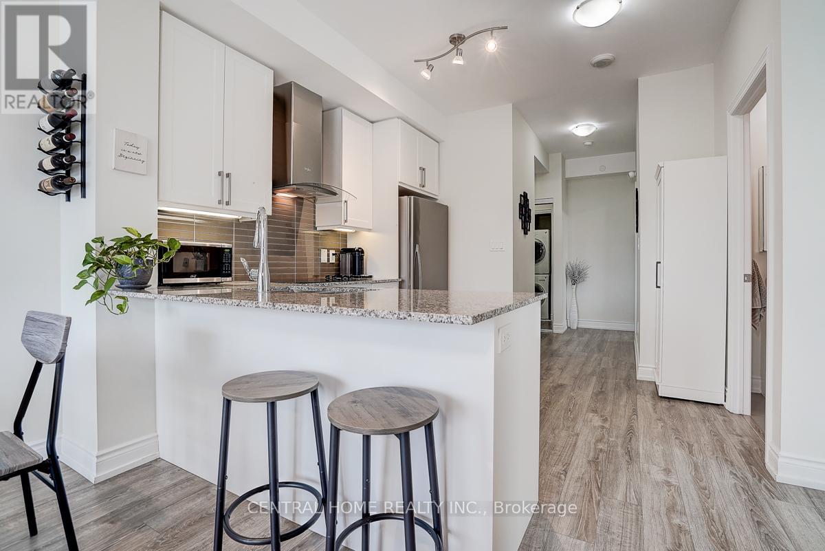 Photo 11 of 911 A 9608 Yonge Street, Richmond Hill ON