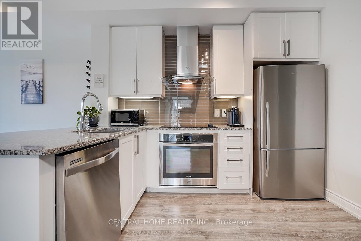Photo 10 of 911 A 9608 Yonge Street, Richmond Hill ON