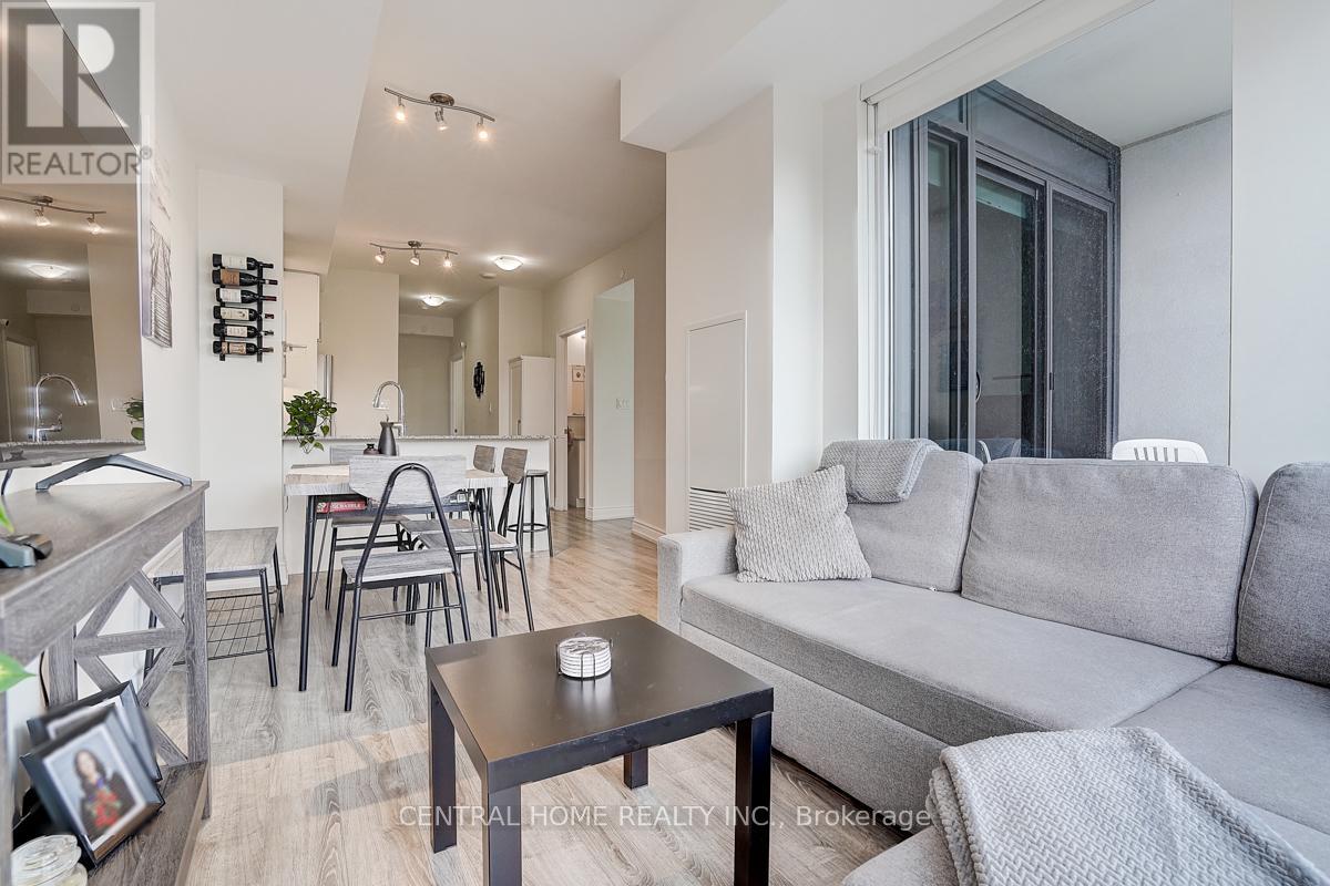 Photo 15 of 911 A 9608 Yonge Street, Richmond Hill ON