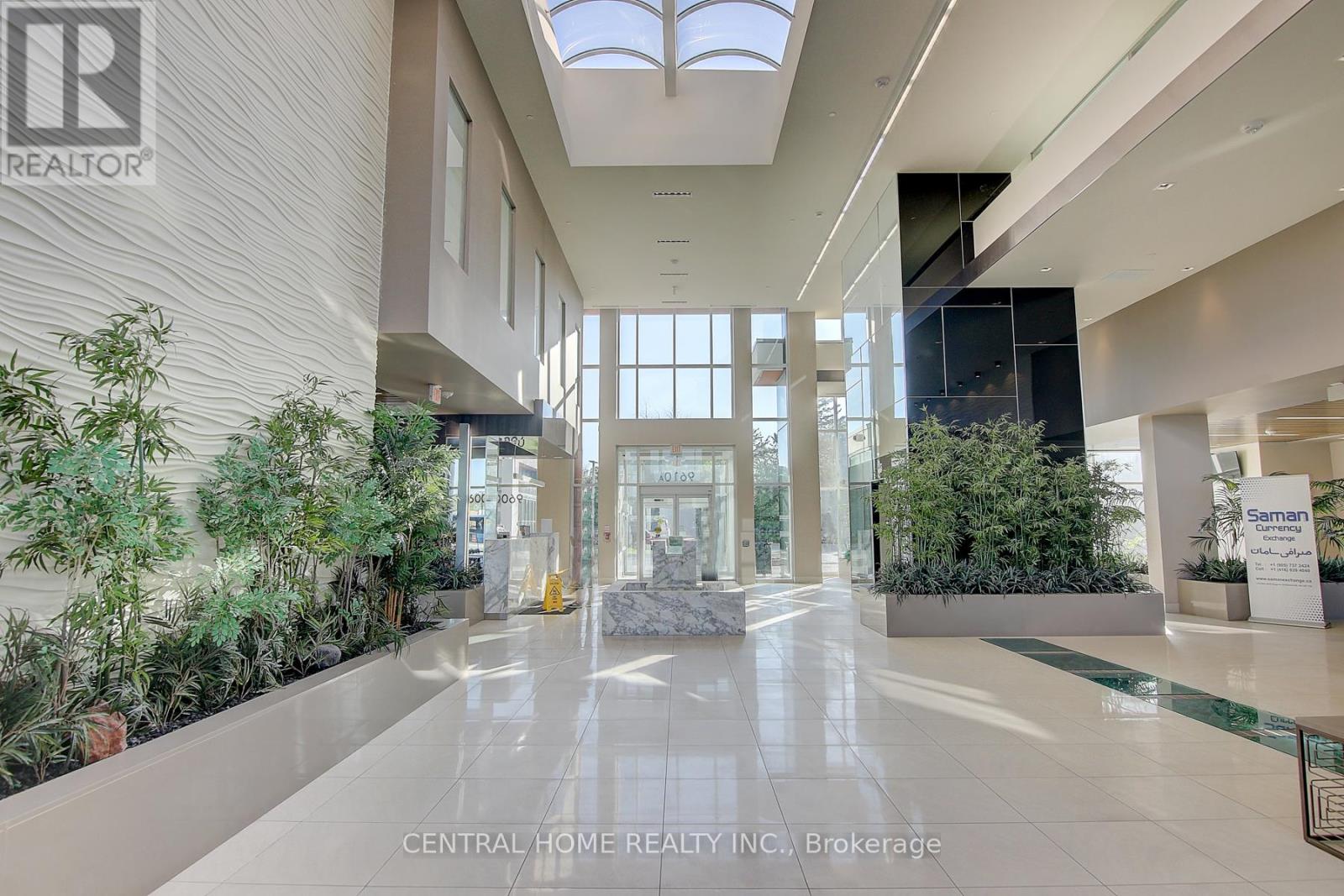 Photo 3 of 911 A 9608 Yonge Street, Richmond Hill ON