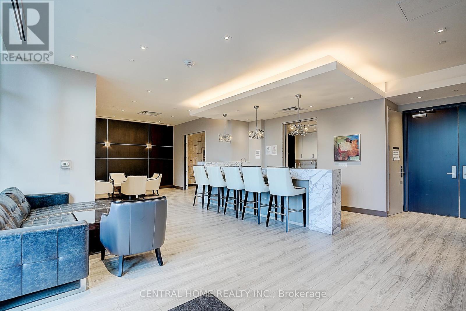 Photo 33 of 911 A 9608 Yonge Street, Richmond Hill ON