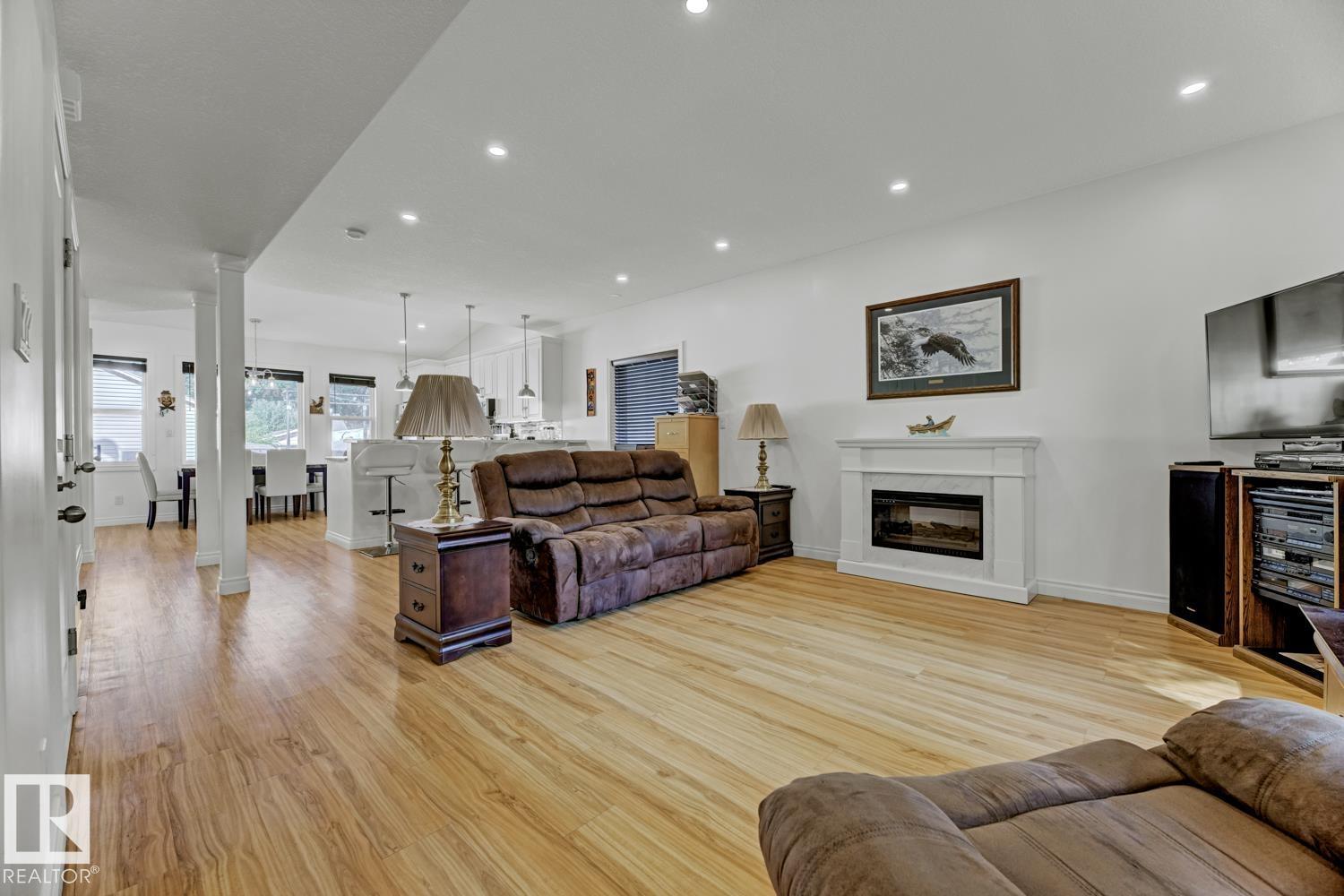 Photo 4 of 11306 89 St Nw, Edmonton AB