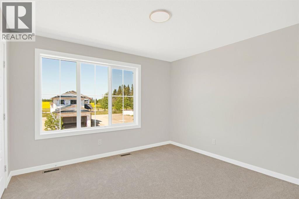 Single Family House for Sale in  Emmett Crescent Evergreen Red Deer 