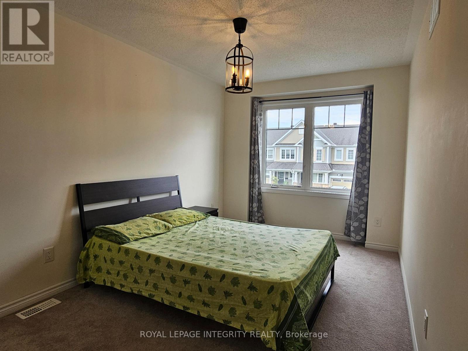 Photo 18 of 332 Song Sparrow Street, Ottawa ON