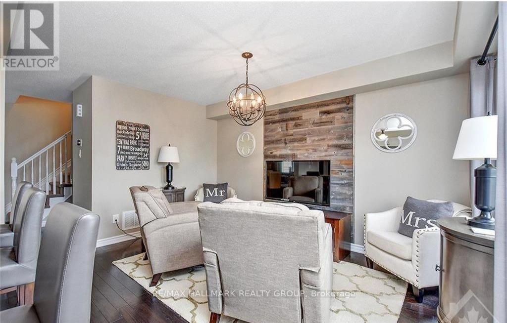 Photo 14 of 445 Meadowhawk Crescent, Ottawa ON
