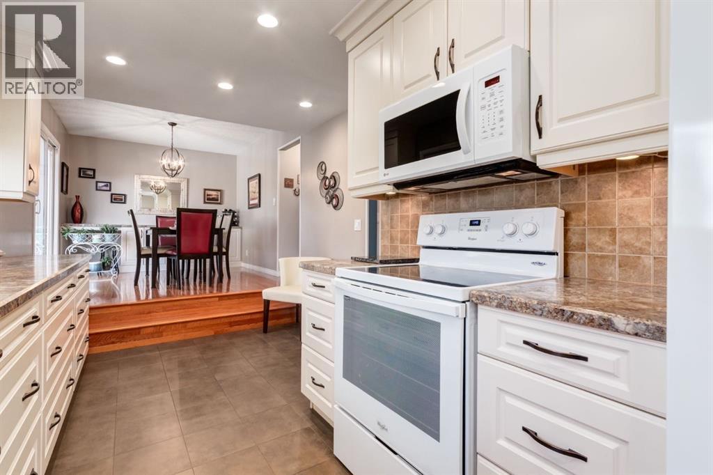 Single Family House 4 Level for Sale in  Doverview Drive SE Dover Calgary 
