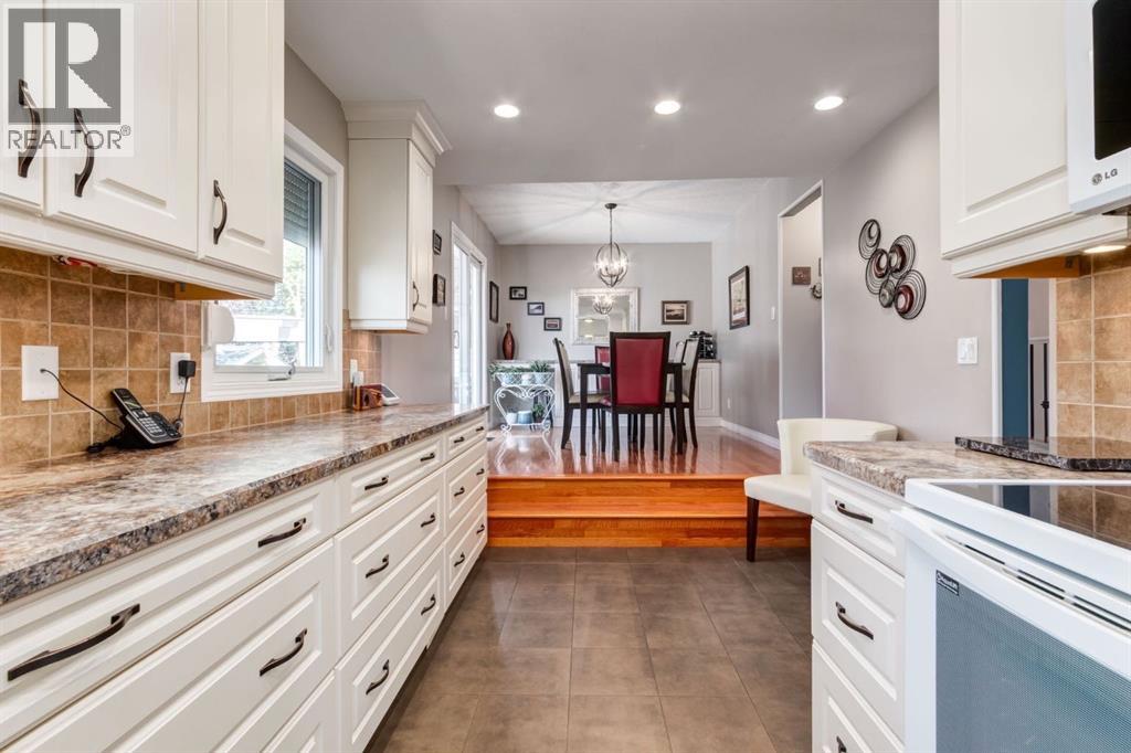 Single Family House 4 Level for Sale in  Doverview Drive SE Dover Calgary 