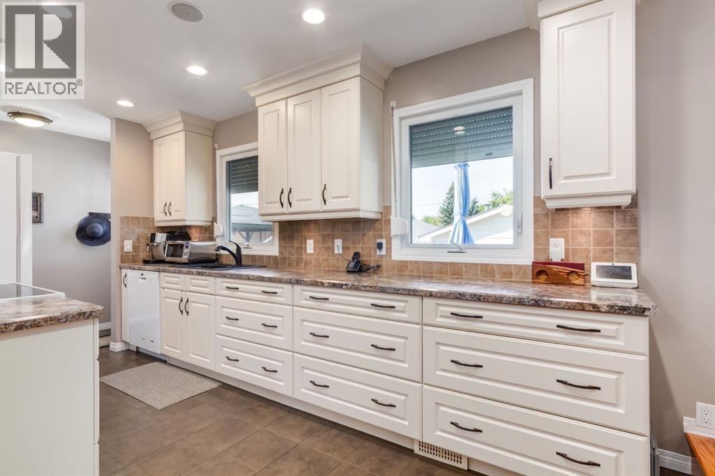 Single Family House 4 Level for Sale in  Doverview Drive SE Dover Calgary 
