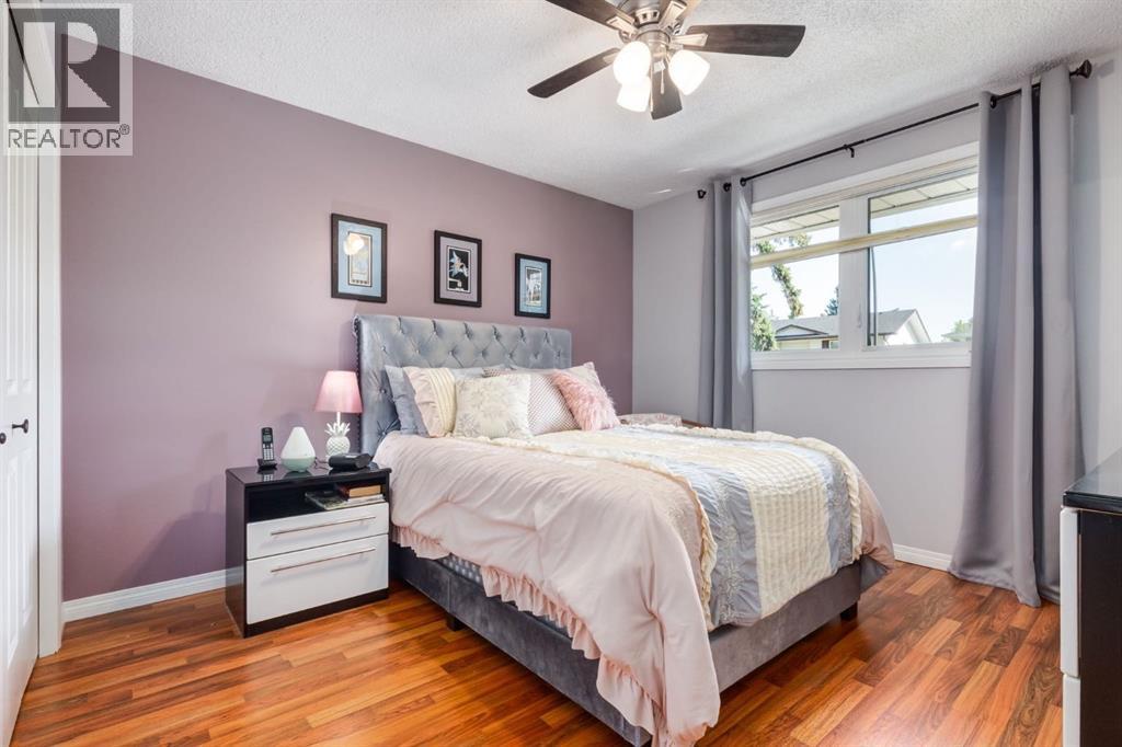 Single Family House 4 Level for Sale in  Doverview Drive SE Dover Calgary 
