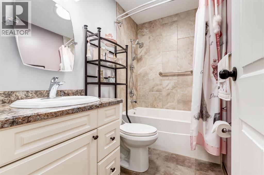 Single Family House 4 Level for Sale in  Doverview Drive SE Dover Calgary 