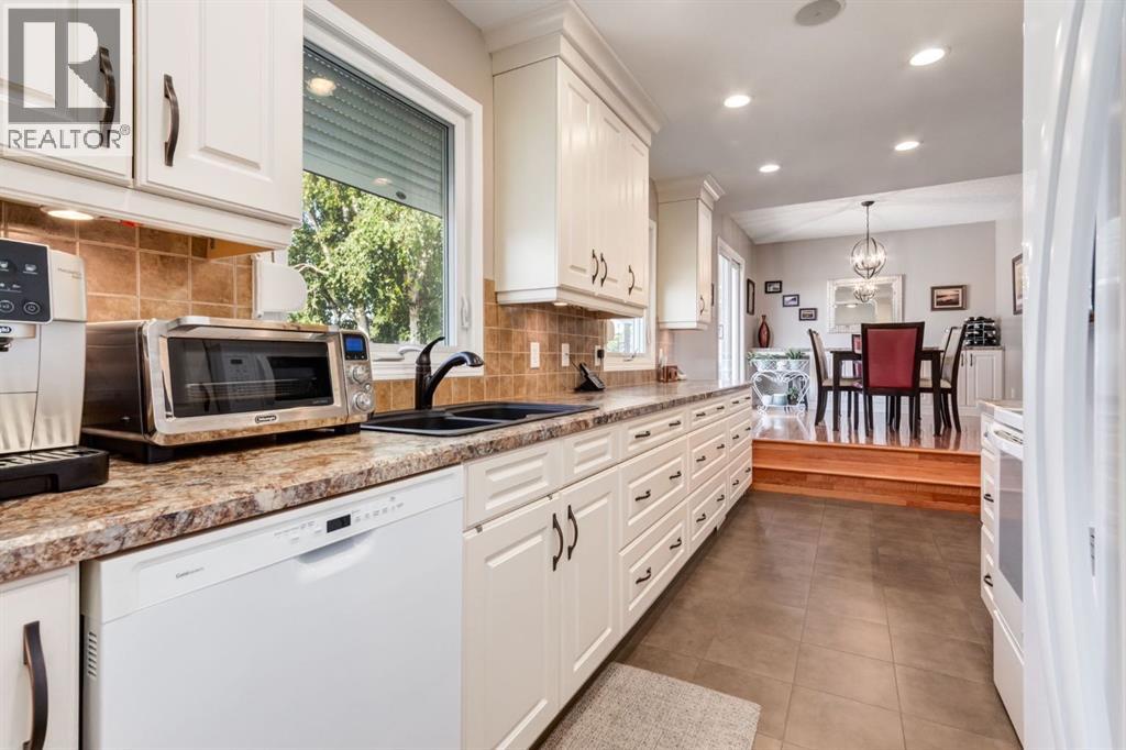 Single Family House 4 Level for Sale in  Doverview Drive SE Dover Calgary 